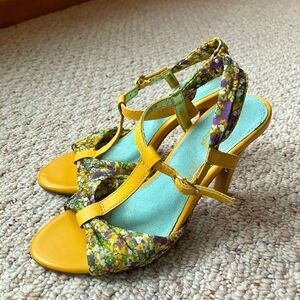 Anthropologie | Seychelles vintage style heels with botanical silk | size 6